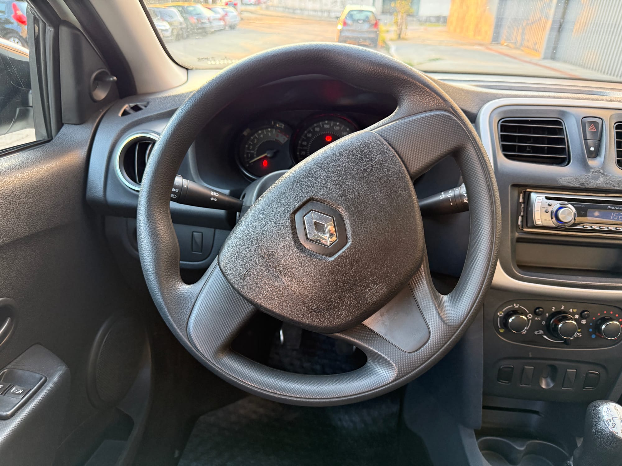 Renault Sandero Authentique 1.0 2015/2016 – Branco