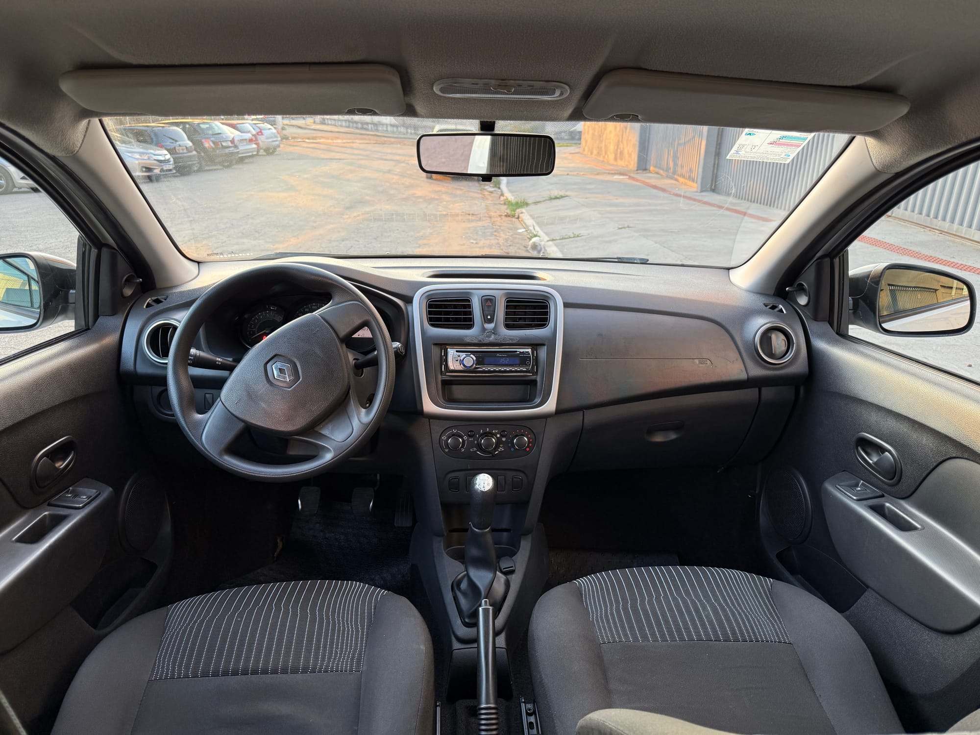 Renault Sandero Authentique 1.0 2015/2016 – Branco