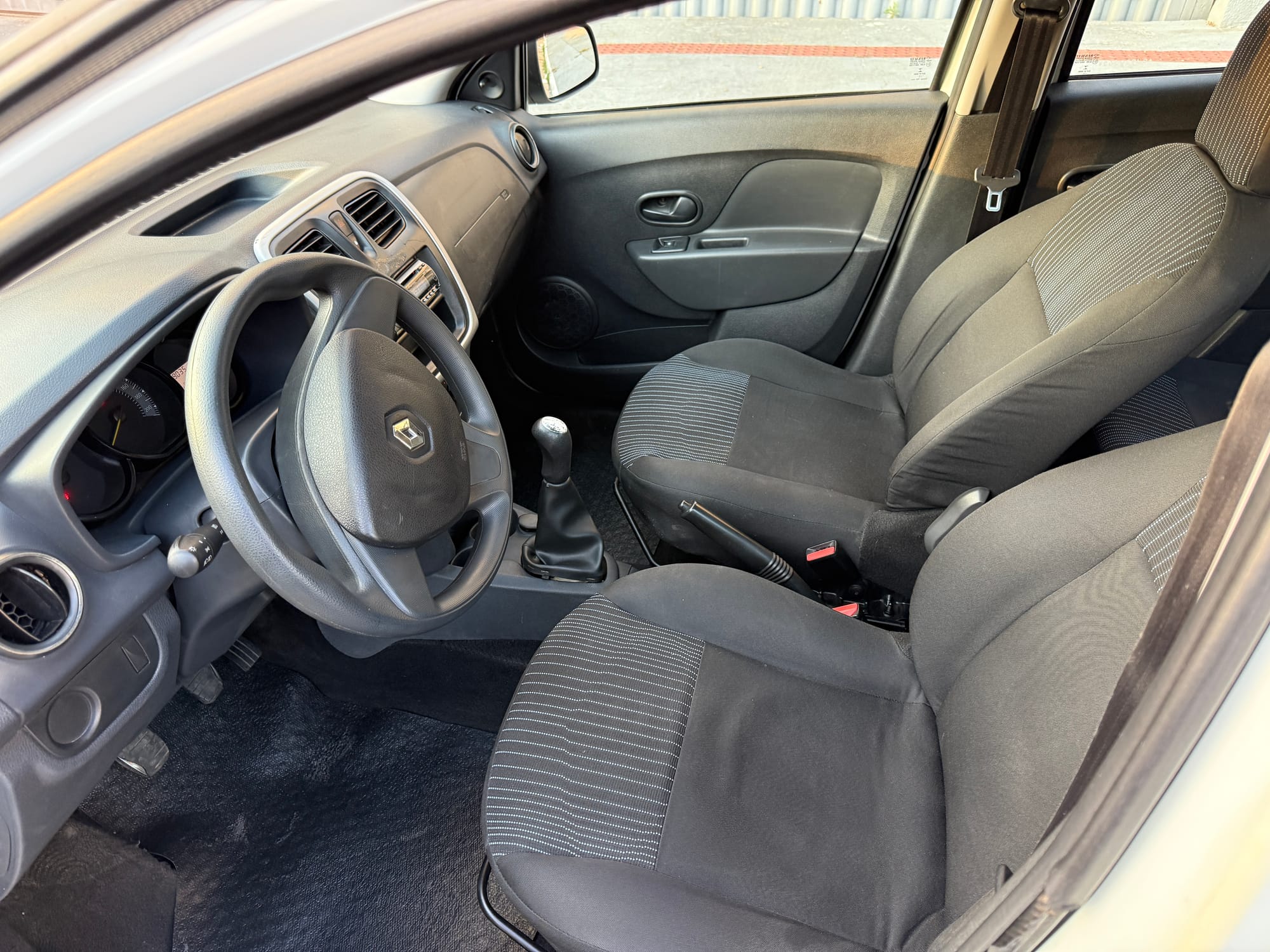 Renault Sandero Authentique 1.0 2015/2016 – Branco