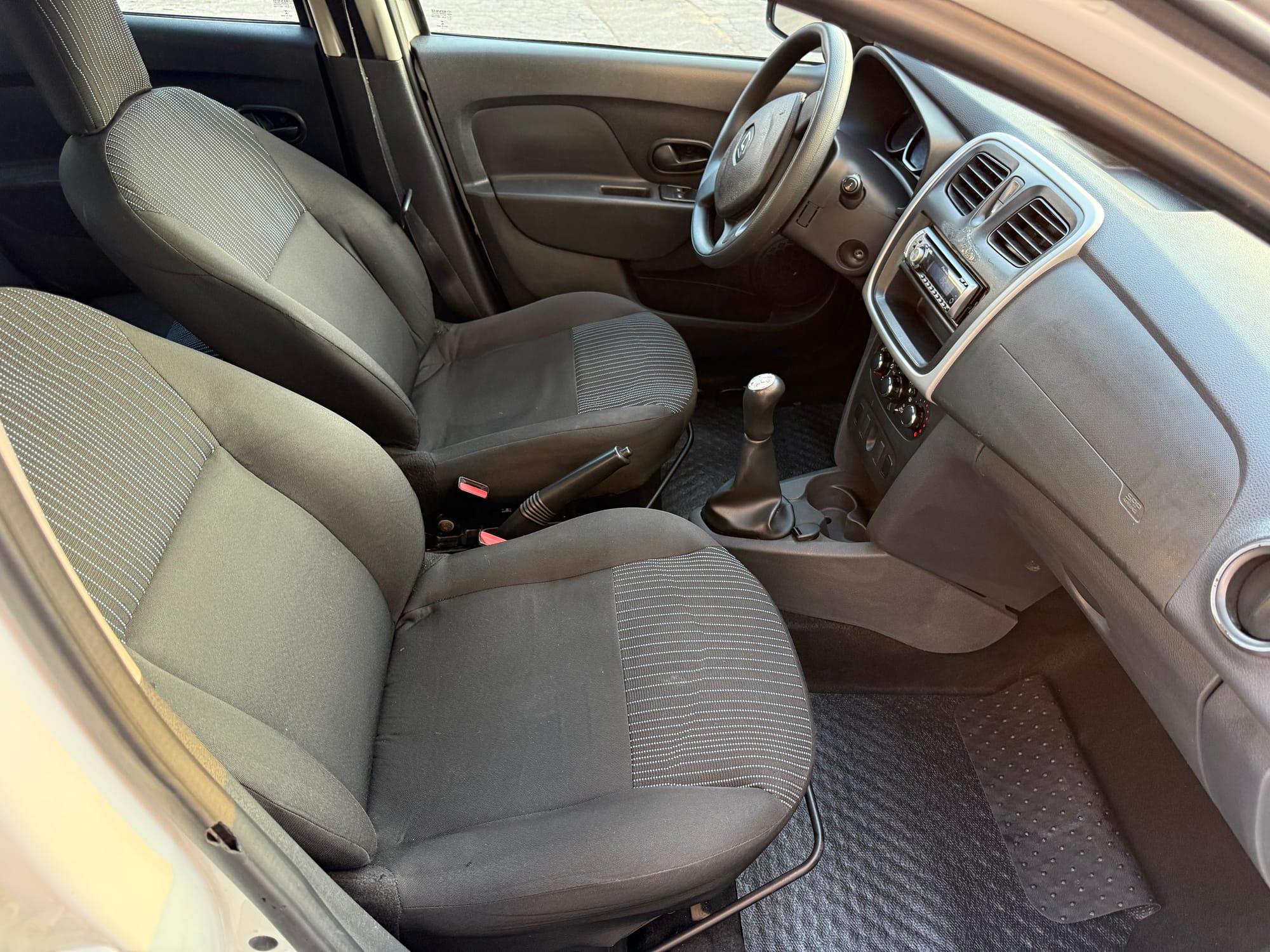 Renault Sandero Authentique 1.0 2015/2016 – Branco