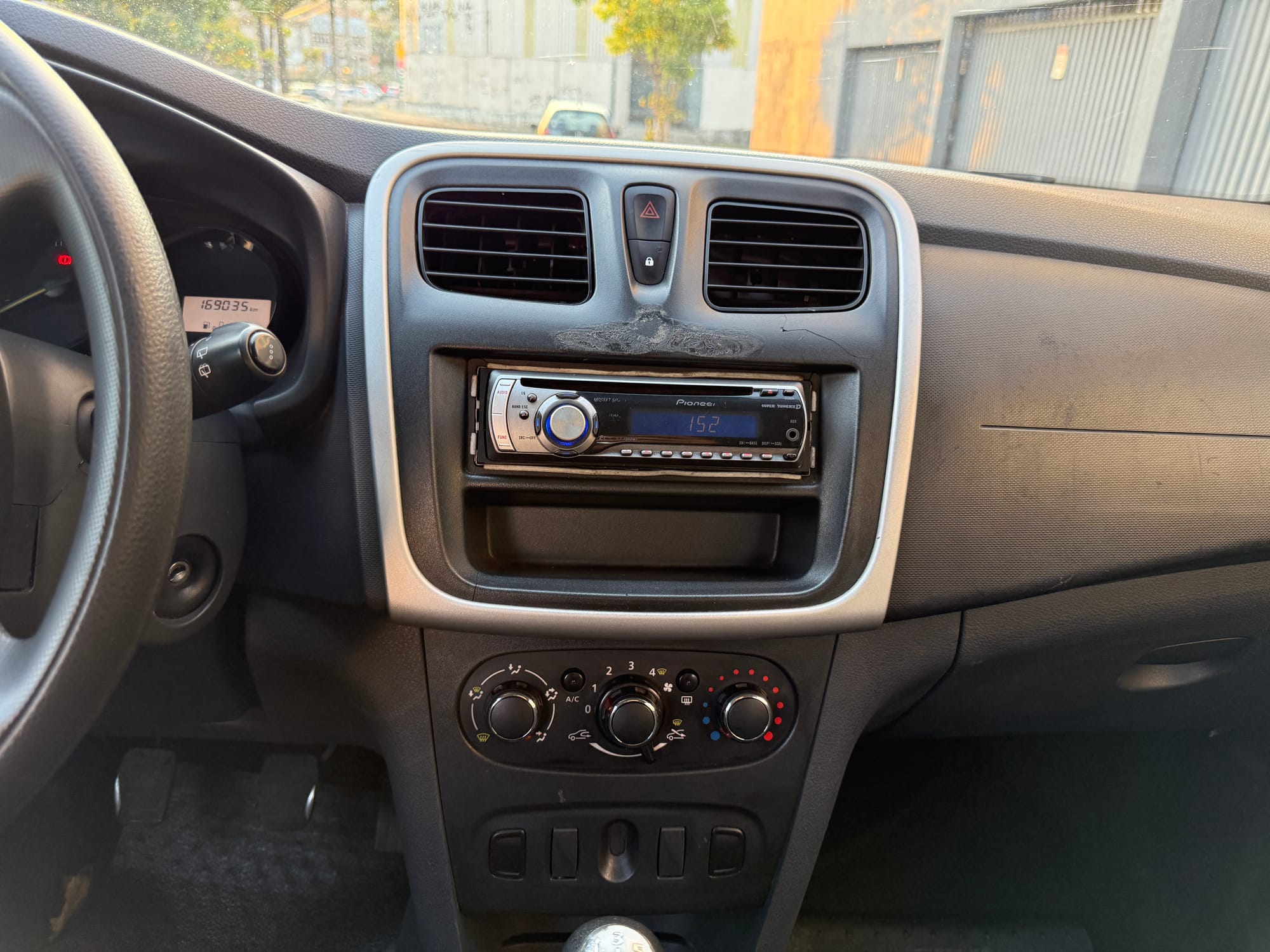 Renault Sandero Authentique 1.0 2015/2016 – Branco