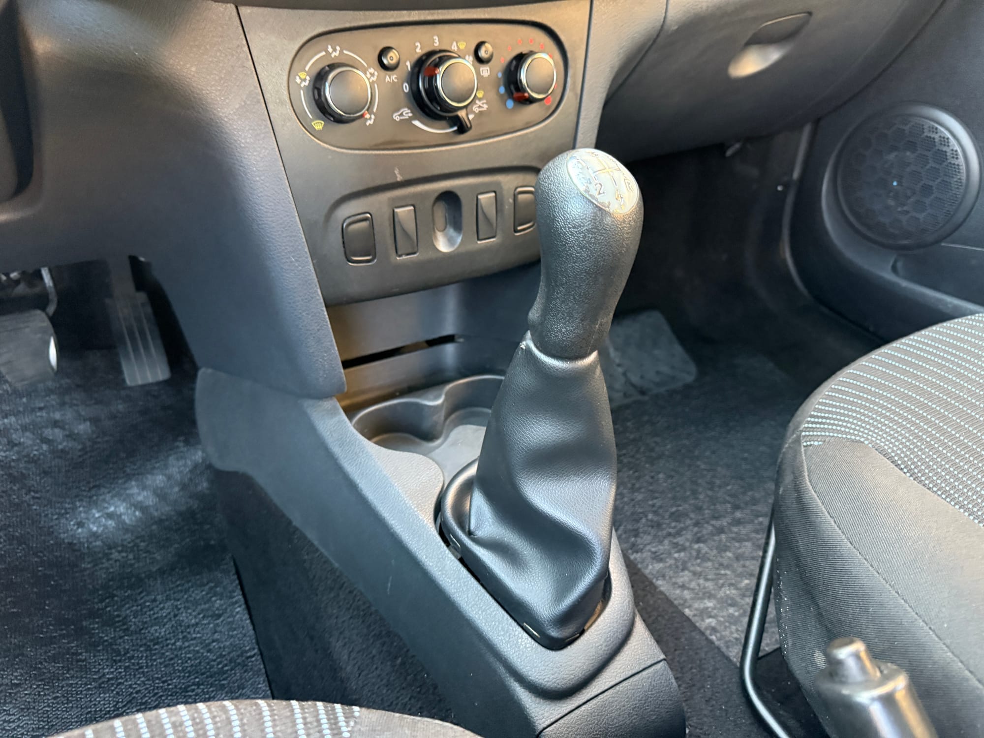 Renault Sandero Authentique 1.0 2015/2016 – Branco