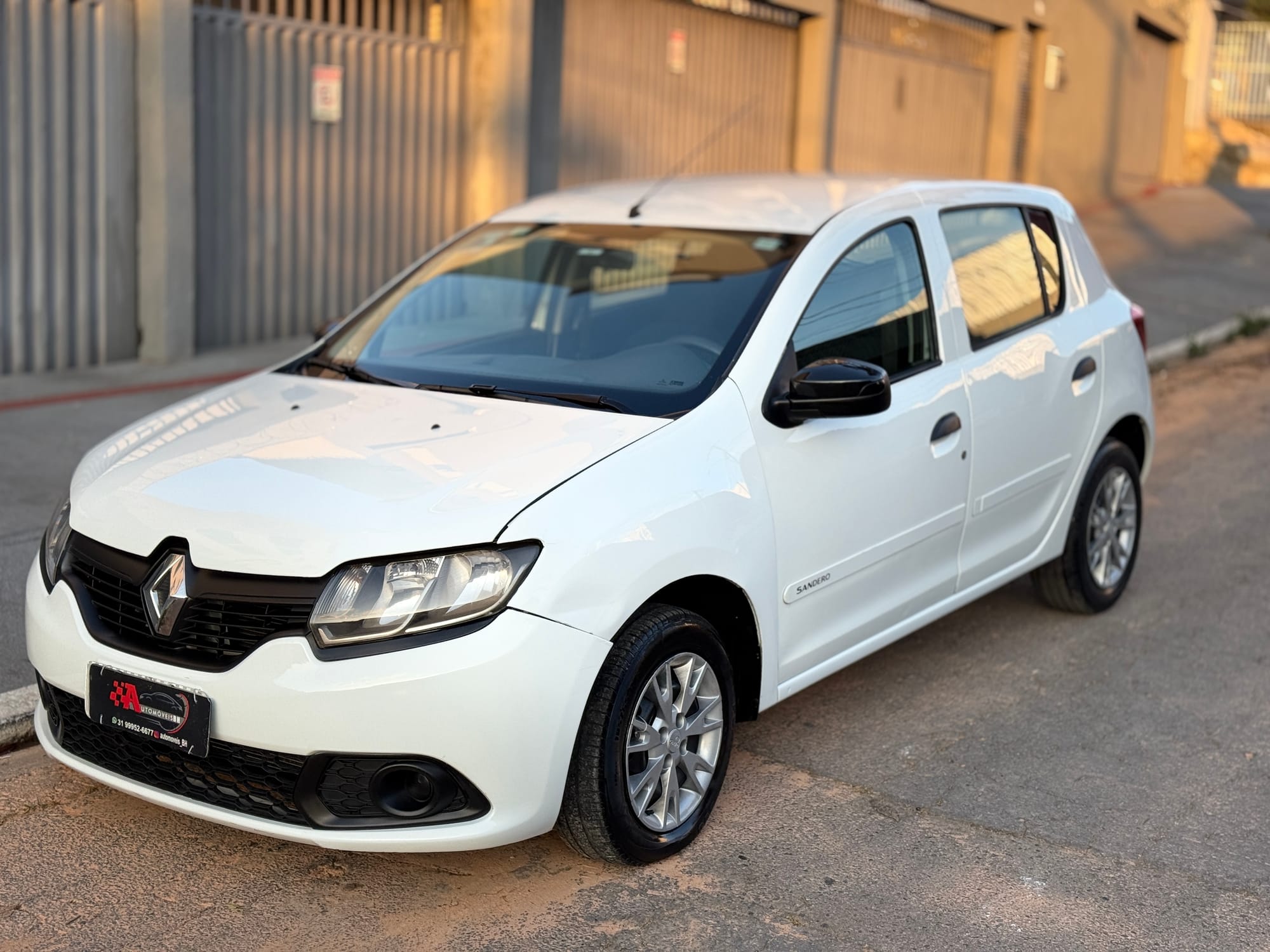 Renault Sandero Authentique 1.0 2015/2016 – Branco