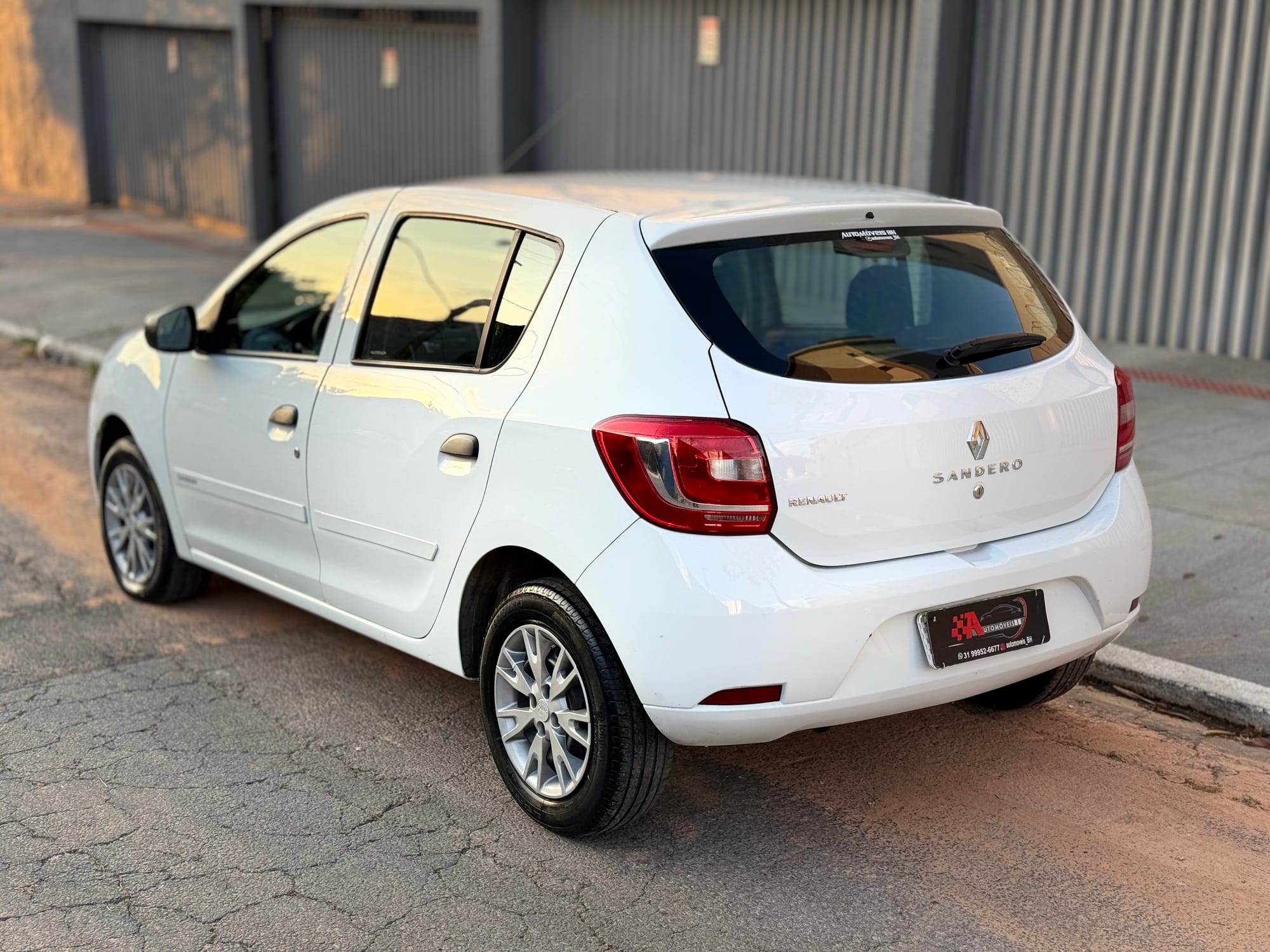 Renault Sandero Authentique 1.0 2015/2016 – Branco