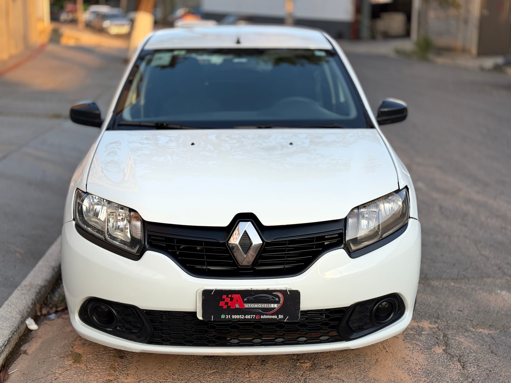 Renault Sandero Authentique 1.0 2015/2016 – Branco
