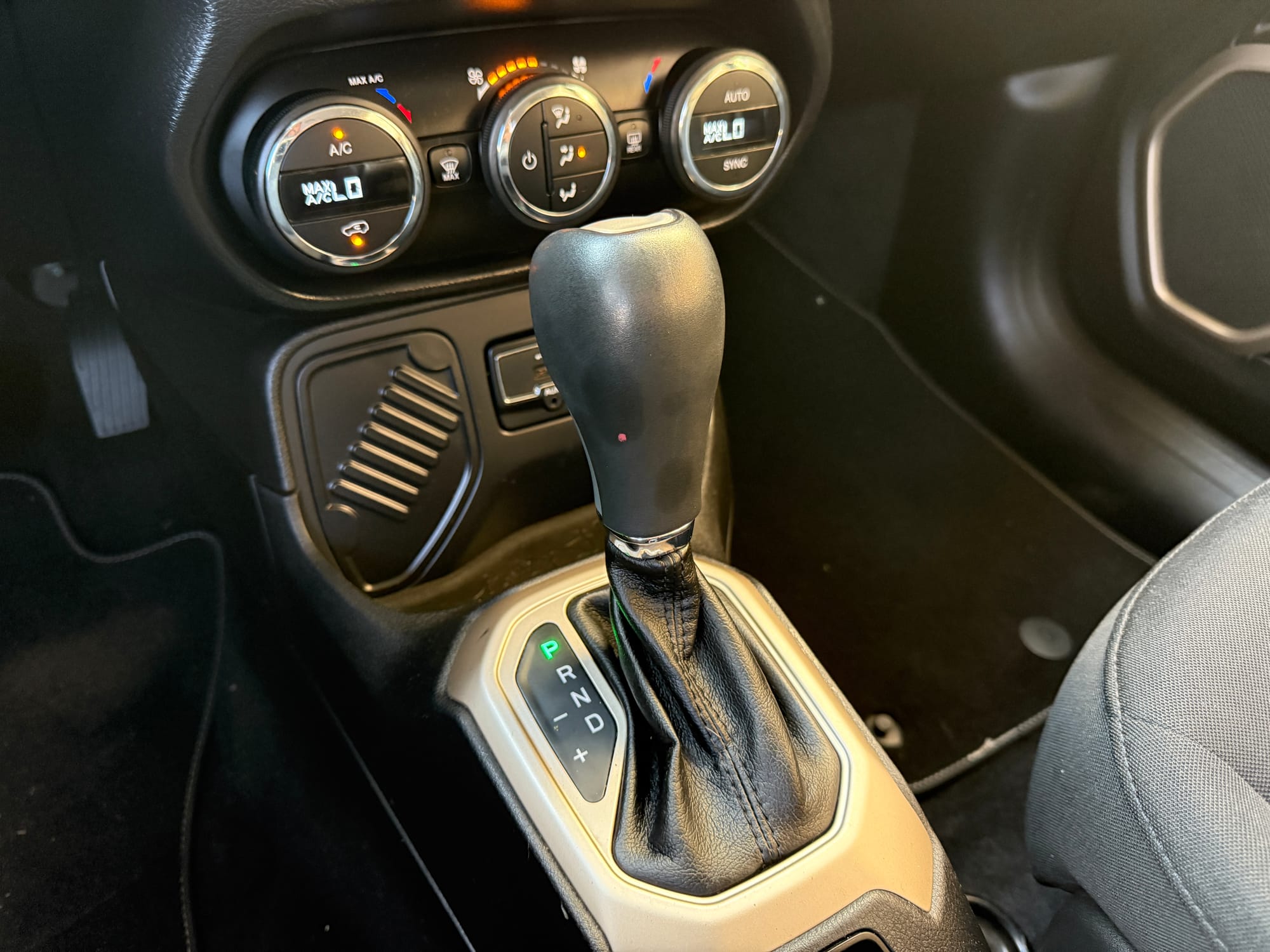 Jeep Renegade Longitude 1.8 Flex Automático - 2016/2016 - Única dona!