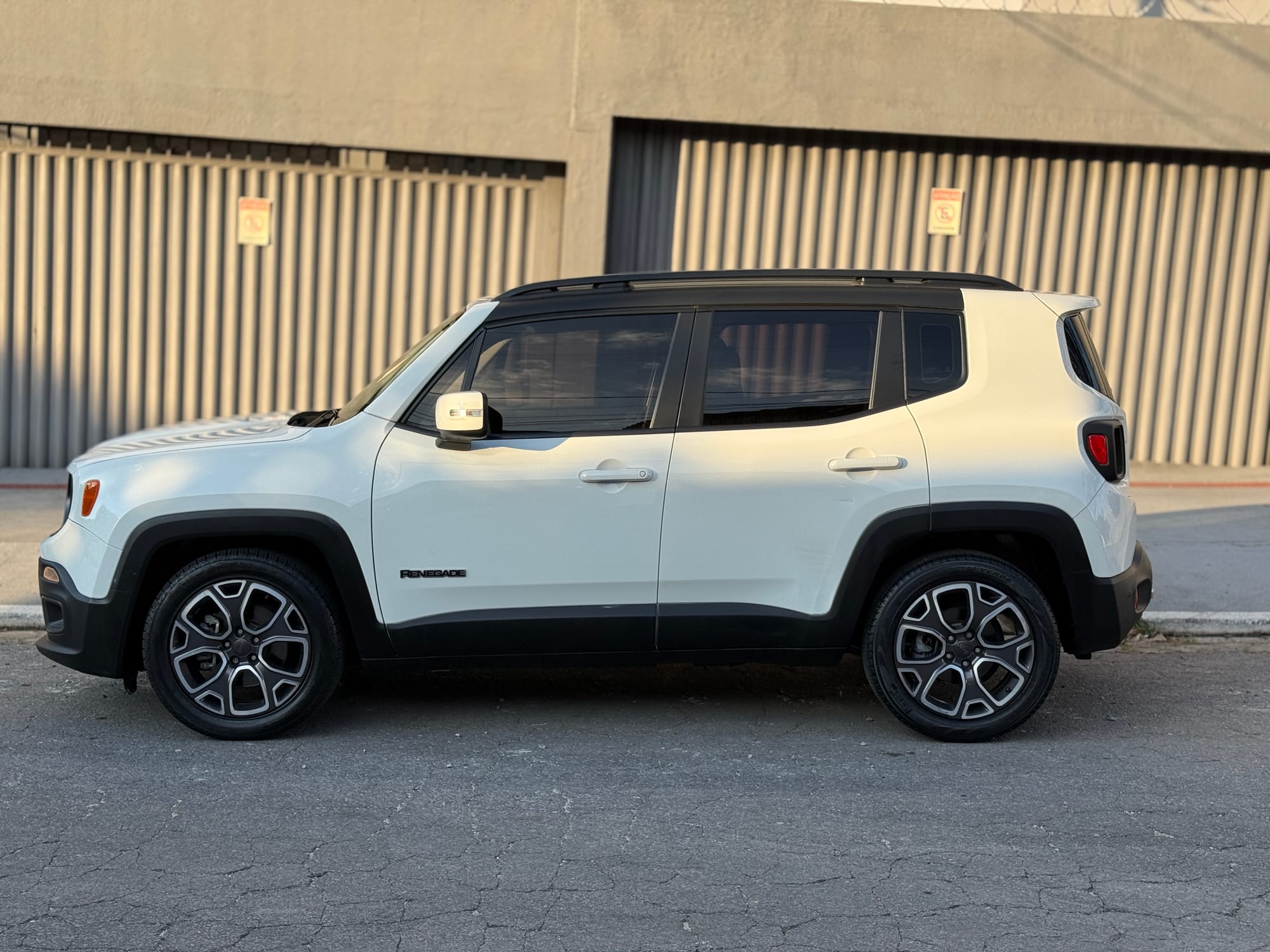 Jeep Renegade Longitude 1.8 Flex Automático - 2016/2016 - Única dona!