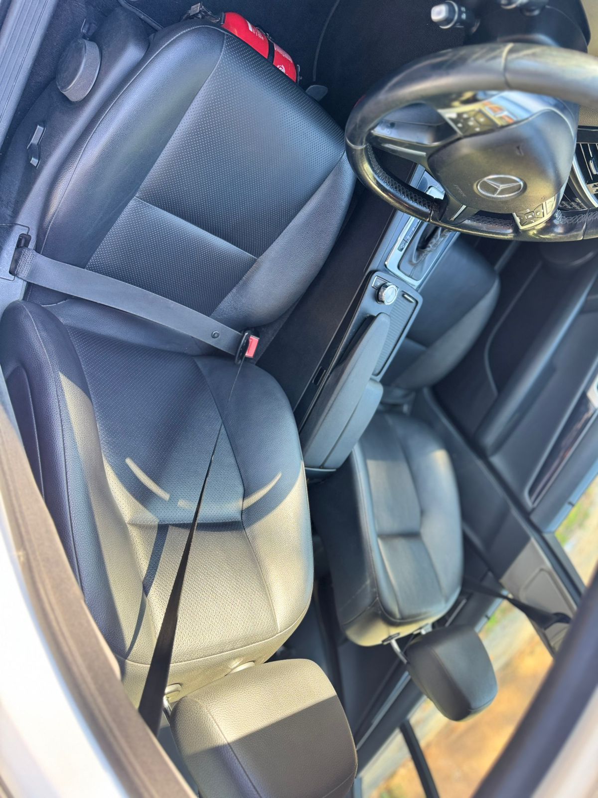 Mercedes-Benz C180 1.6 Sport Turbo | Automática | 2013/2014 | Branca | 116.000 km | Abaixo da FIPE