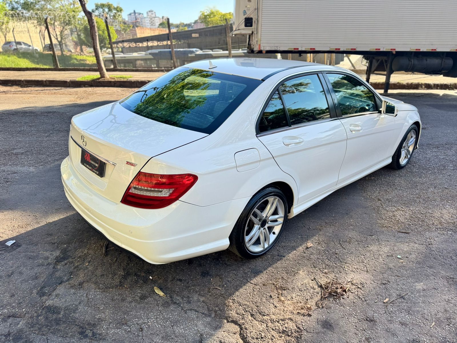 Mercedes-Benz C180 1.6 Sport Turbo | Automática | 2013/2014 | Branca | 116.000 km | Abaixo da FIPE
