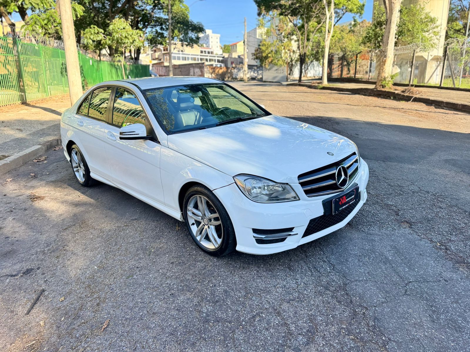 Mercedes-Benz C180 1.6 Sport Turbo | Automática | 2013/2014 | Branca | 116.000 km | Abaixo da FIPE