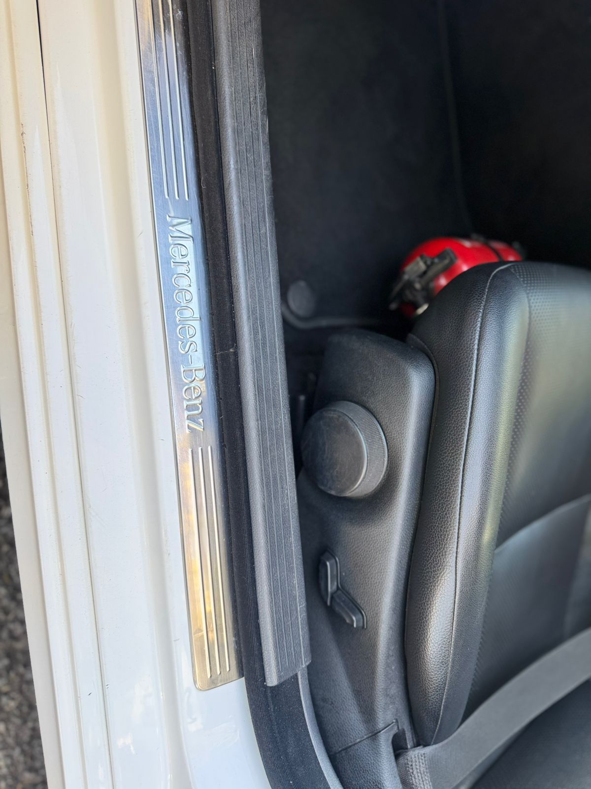 Mercedes-Benz C180 1.6 Sport Turbo | Automática | 2013/2014 | Branca | 116.000 km | Abaixo da FIPE