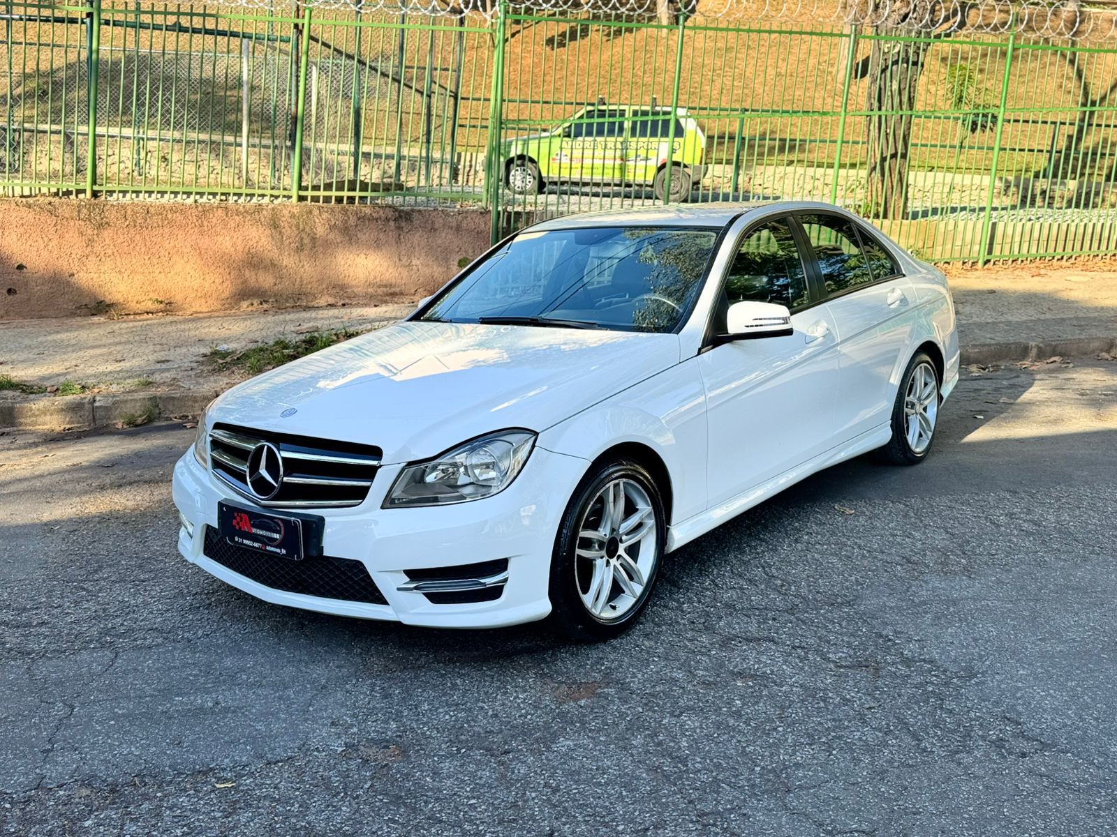 Mercedes-Benz C180 1.6 Sport Turbo | Automática | 2013/2014 | Branca | 116.000 km | Abaixo da FIPE