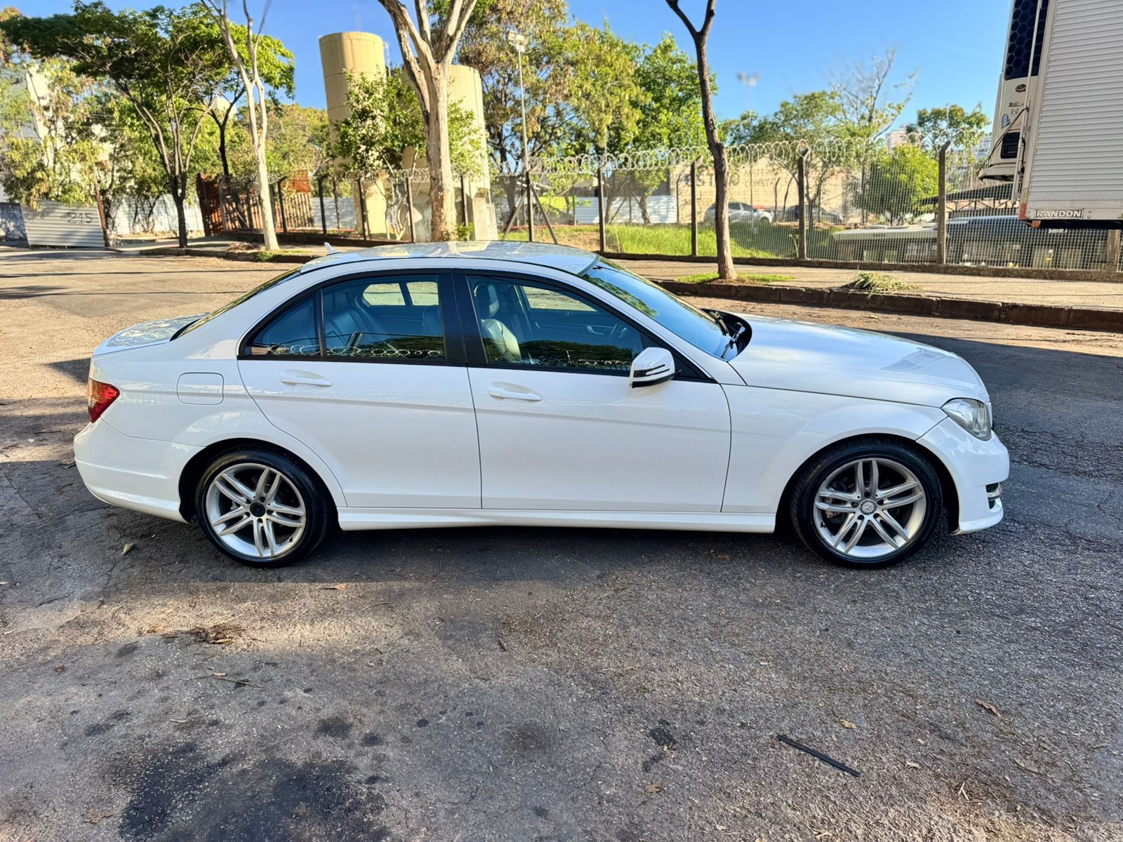 Mercedes-Benz C180 1.6 Sport Turbo | Automática | 2013/2014 | Branca | 116.000 km | Abaixo da FIPE