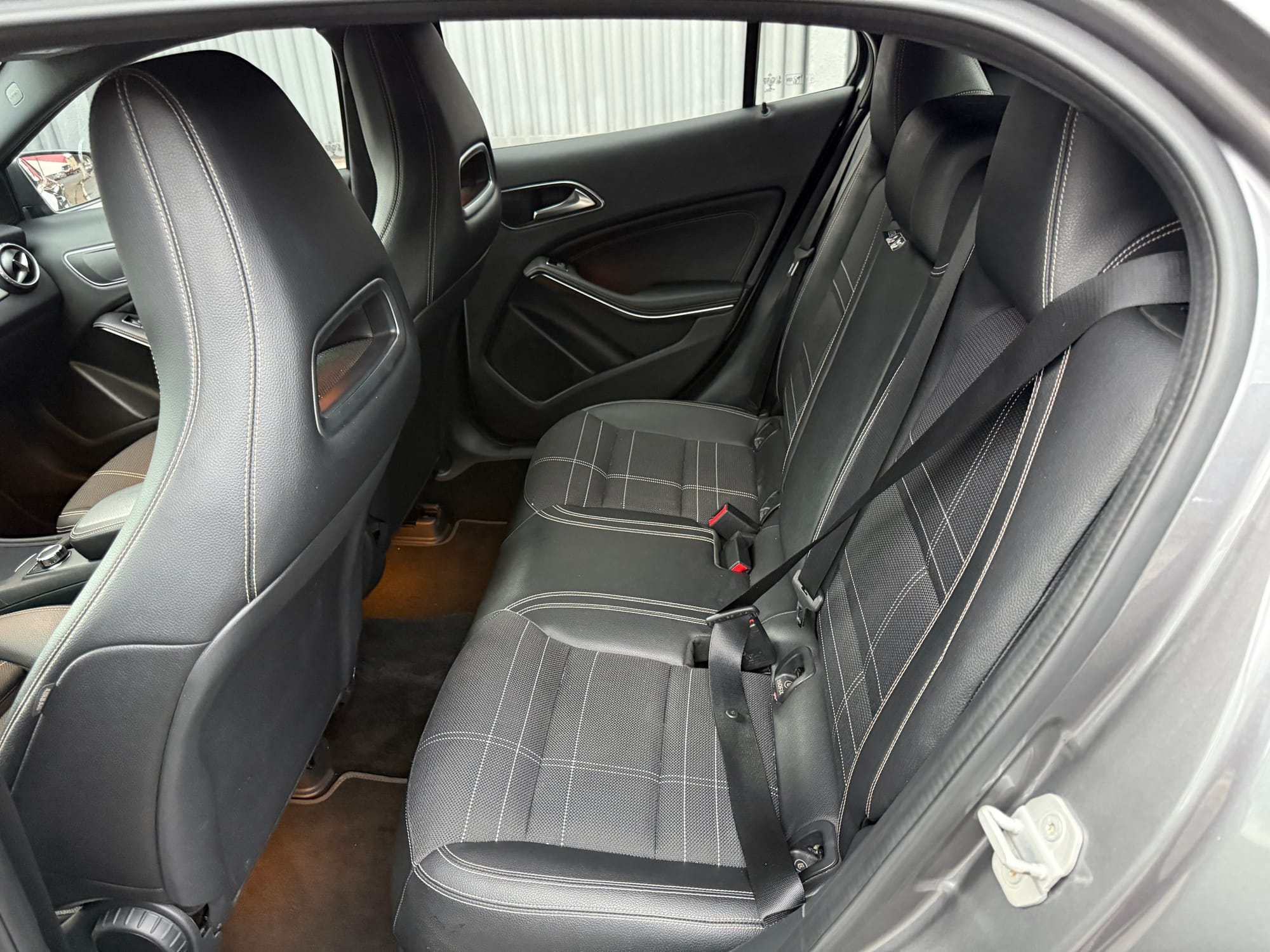 Mercedes-Benz GLA 200 1.6 Advance – Automática – Cinza 94.000 km | Estado de zero | BH Abaixo da FIPE!