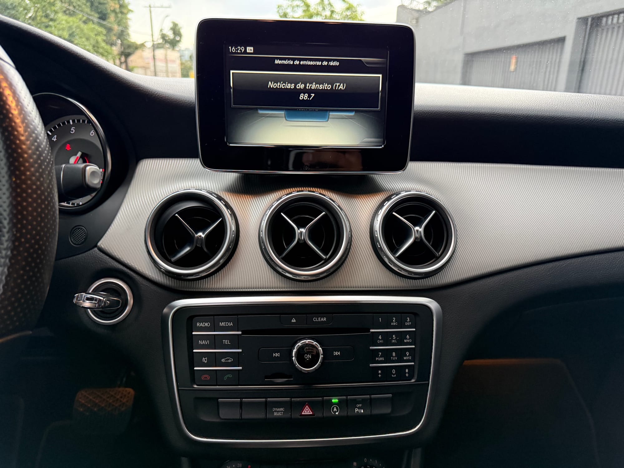 Mercedes-Benz GLA 200 1.6 Advance – Automática – Cinza 94.000 km | Estado de zero | BH Abaixo da FIPE!