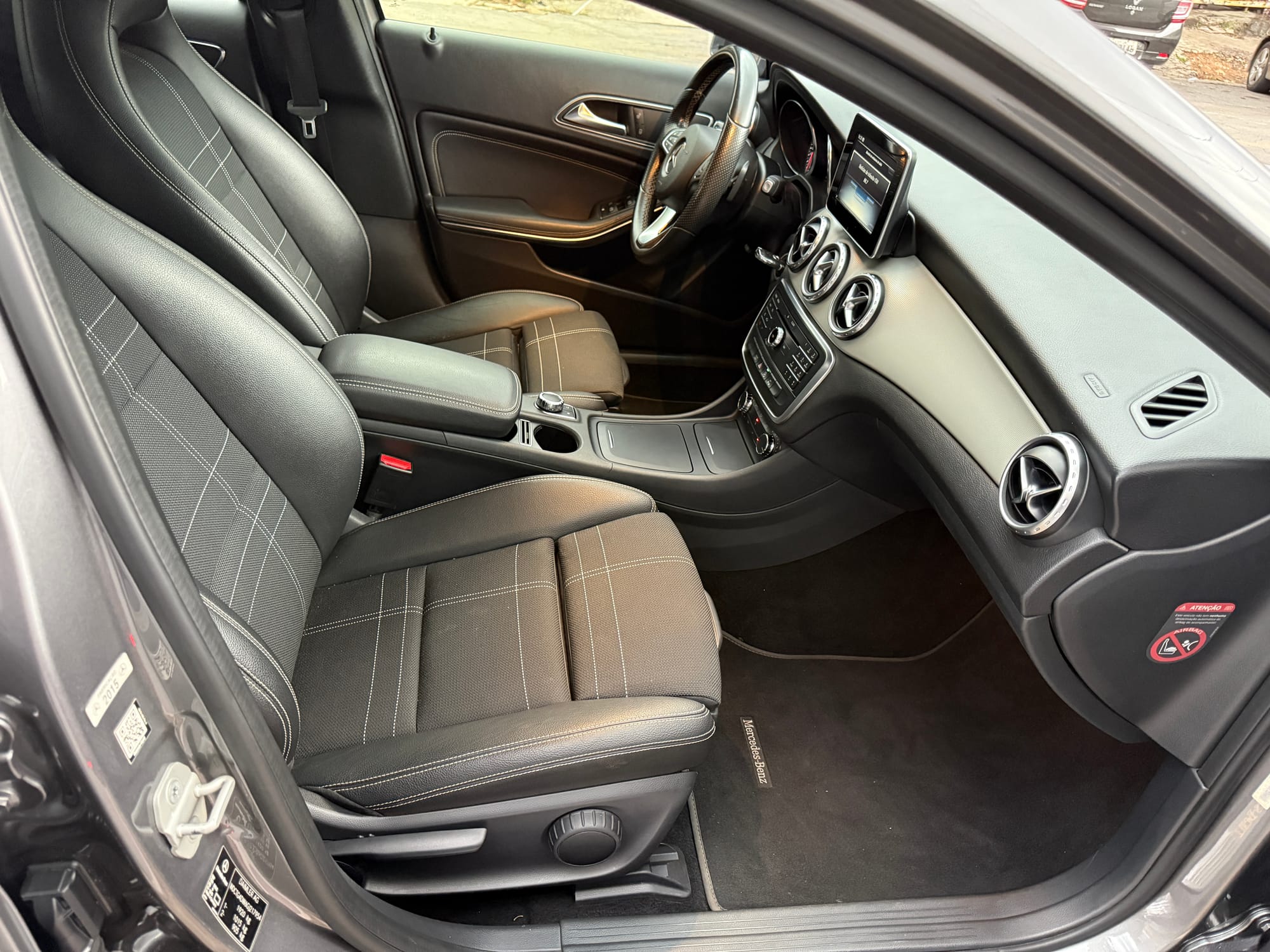 Mercedes-Benz GLA 200 1.6 Advance – Automática – Cinza 94.000 km | Estado de zero | BH Abaixo da FIPE!