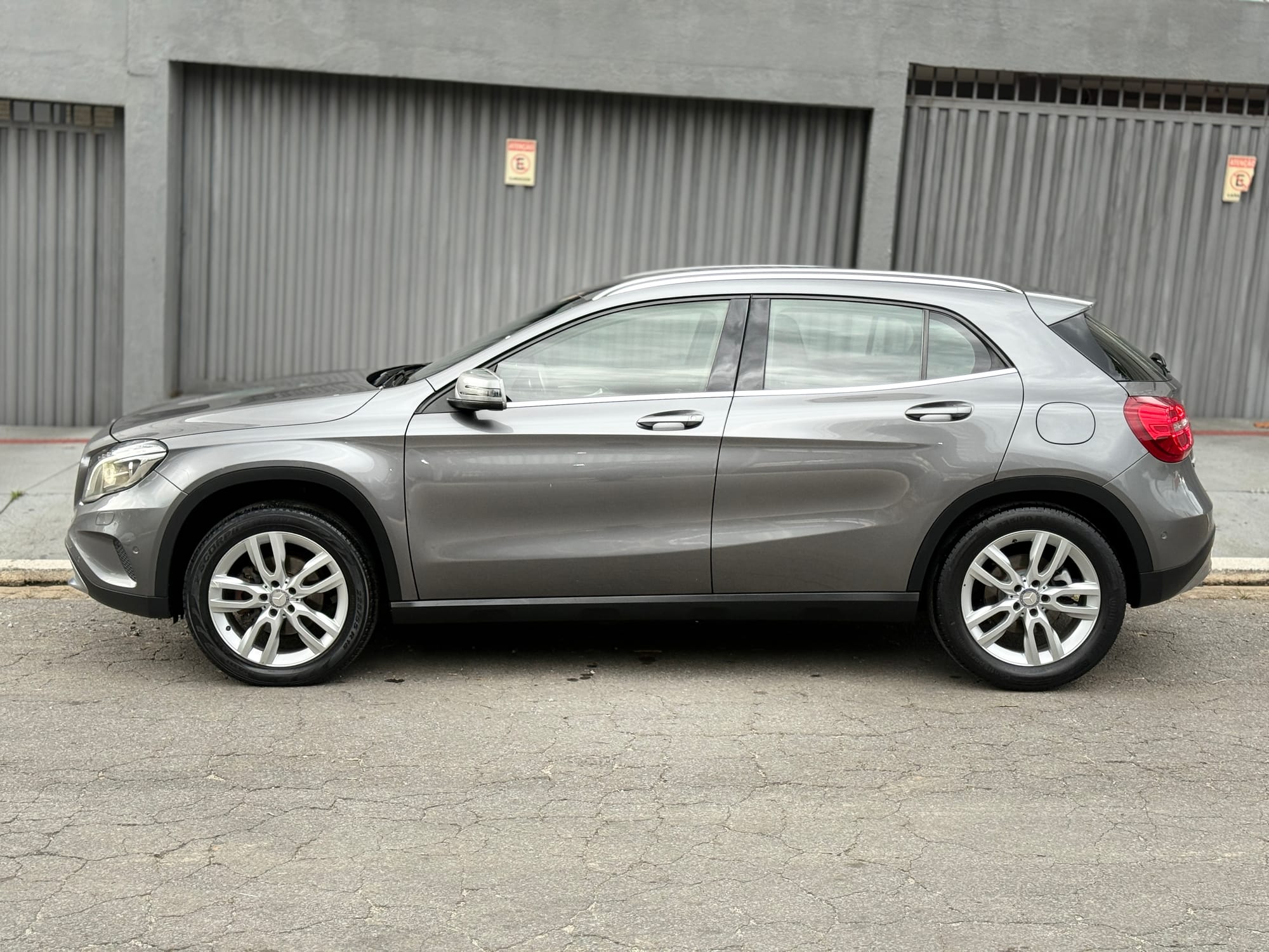 Mercedes-Benz GLA 200 1.6 Advance – Automática – Cinza 94.000 km | Estado de zero | BH Abaixo da FIPE!