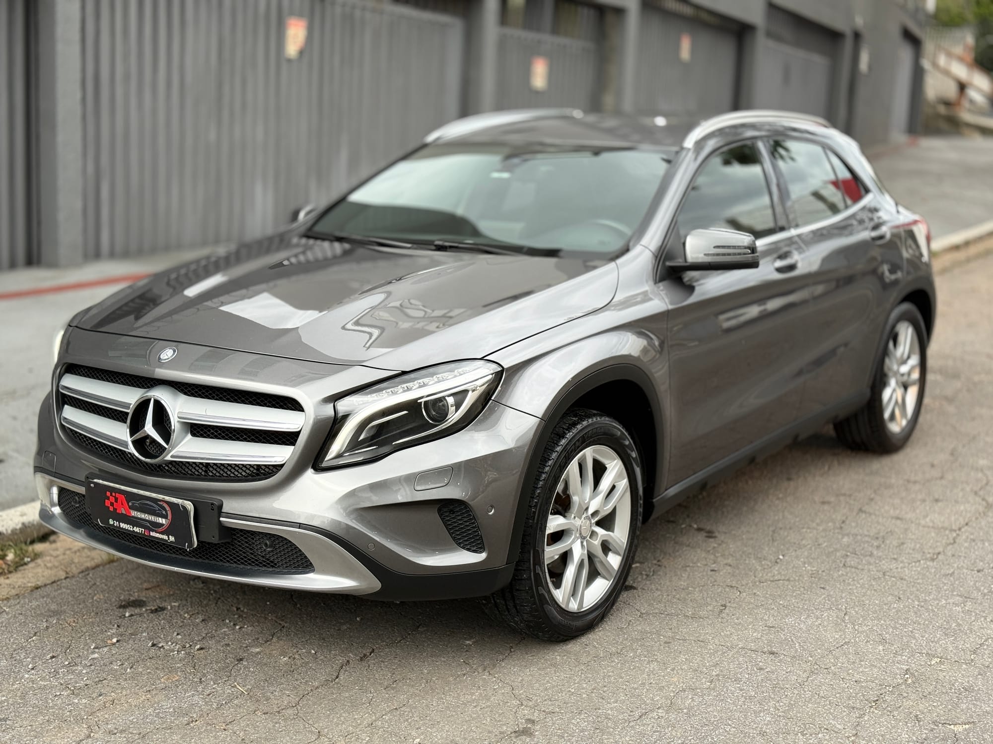 Mercedes-Benz GLA 200 1.6 Advance – Automática – Cinza 94.000 km | Estado de zero | BH Abaixo da FIPE!