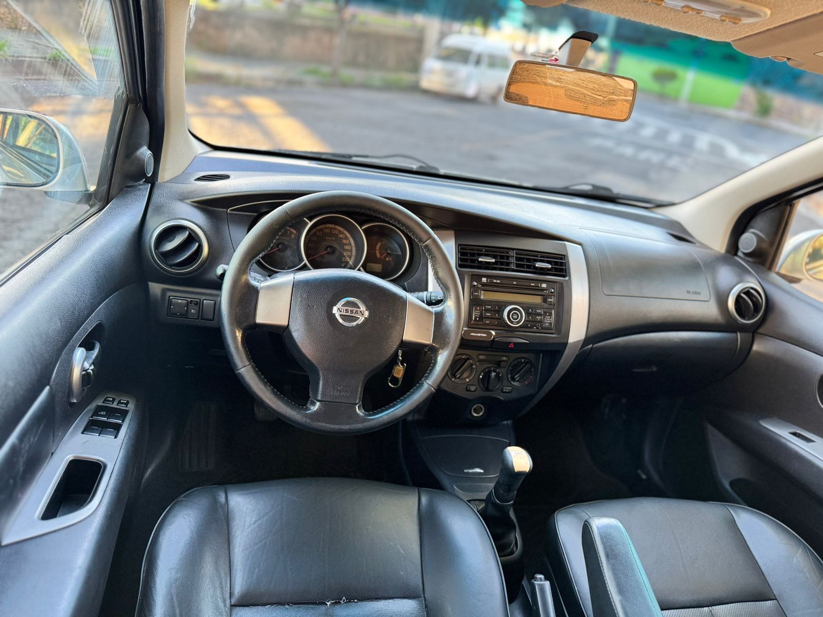 Nissan Livina 1.6 SL X-Gear 16V Manual – 2011/2012