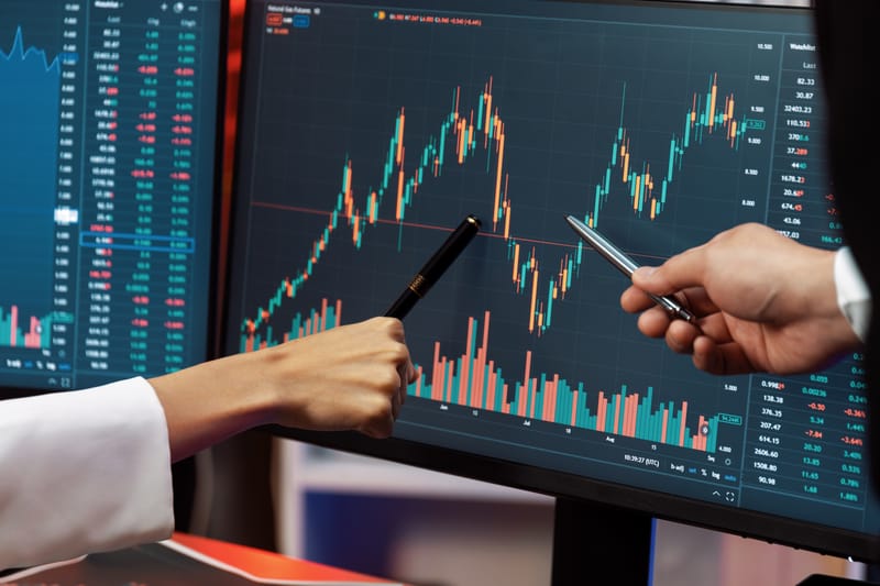 Rynek metali szlachetnych – dlaczego złoto, srebro i platyna wciąż fascynują inwestorów?