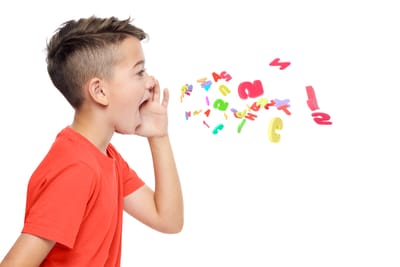 כמה זמן באמת לוקח לילדים לרכוש שפה שנייה?
