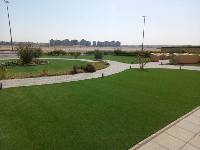 تركيب العشب الصناعي الخارجي