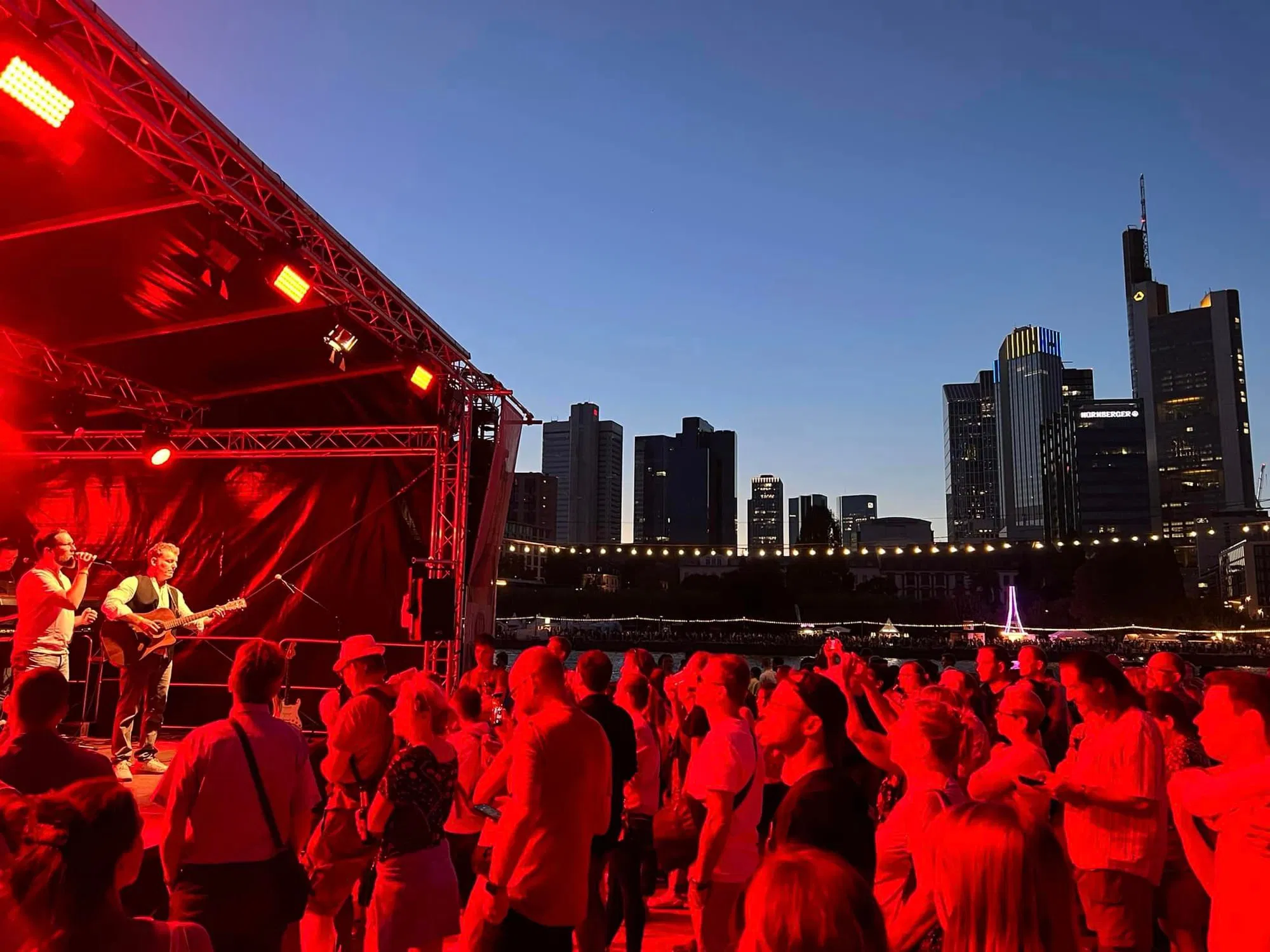 Skyline Frankfurt & Acoustic Moments