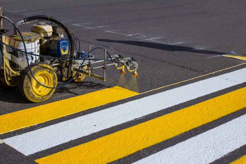 Proces malowania oznakowania poziomego: Od projektu organizacji ruchu po trwałą realizację