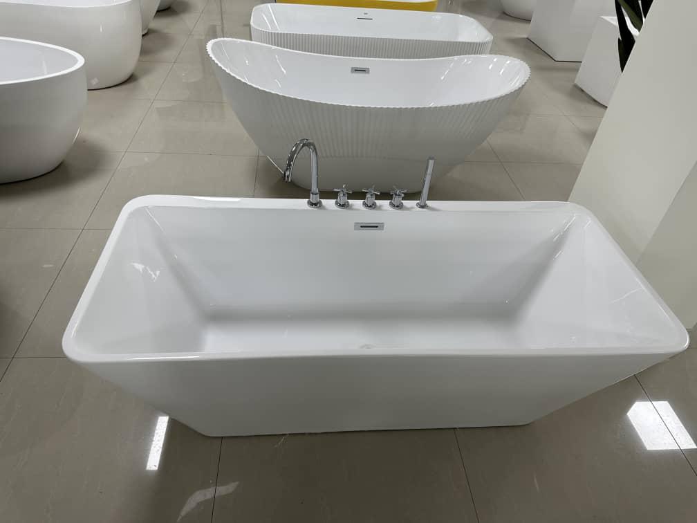 1700mm square Curves-in luxury Soaking freestanding luxury bath