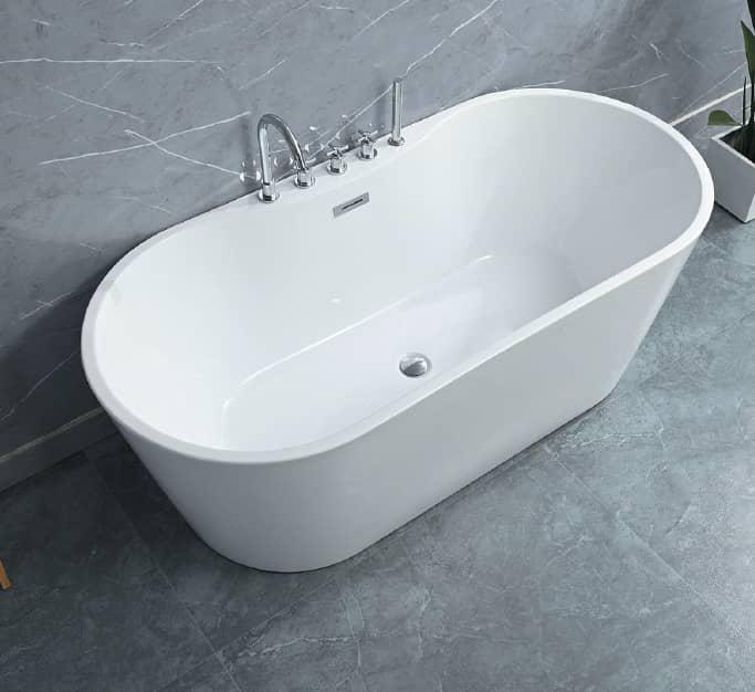 White Curves in Luxury Bath tub