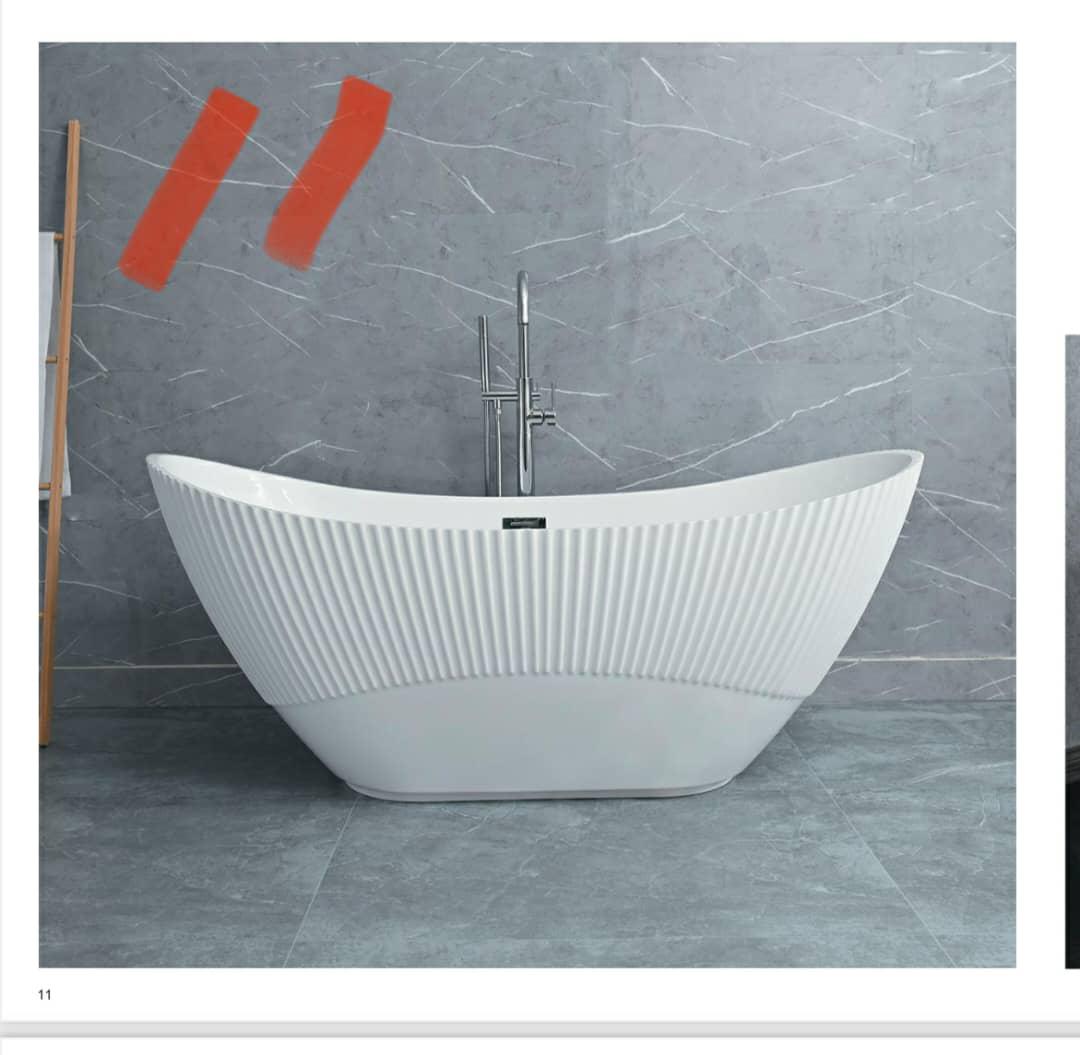 The 1700mm Curved Edge White Luxury