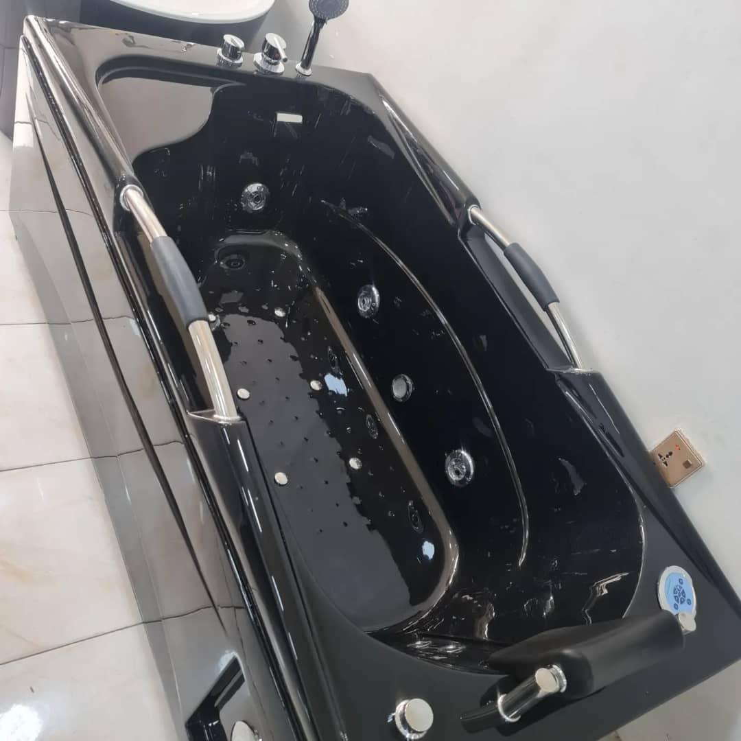 The BB-SB08 Executives Bath Blue offers a luxurious and sophisticated bathing experience with its striking blue color and elegant design. Crafted to enhance any high-end bathroom, this bath combines style and comfort in one exceptional piece.