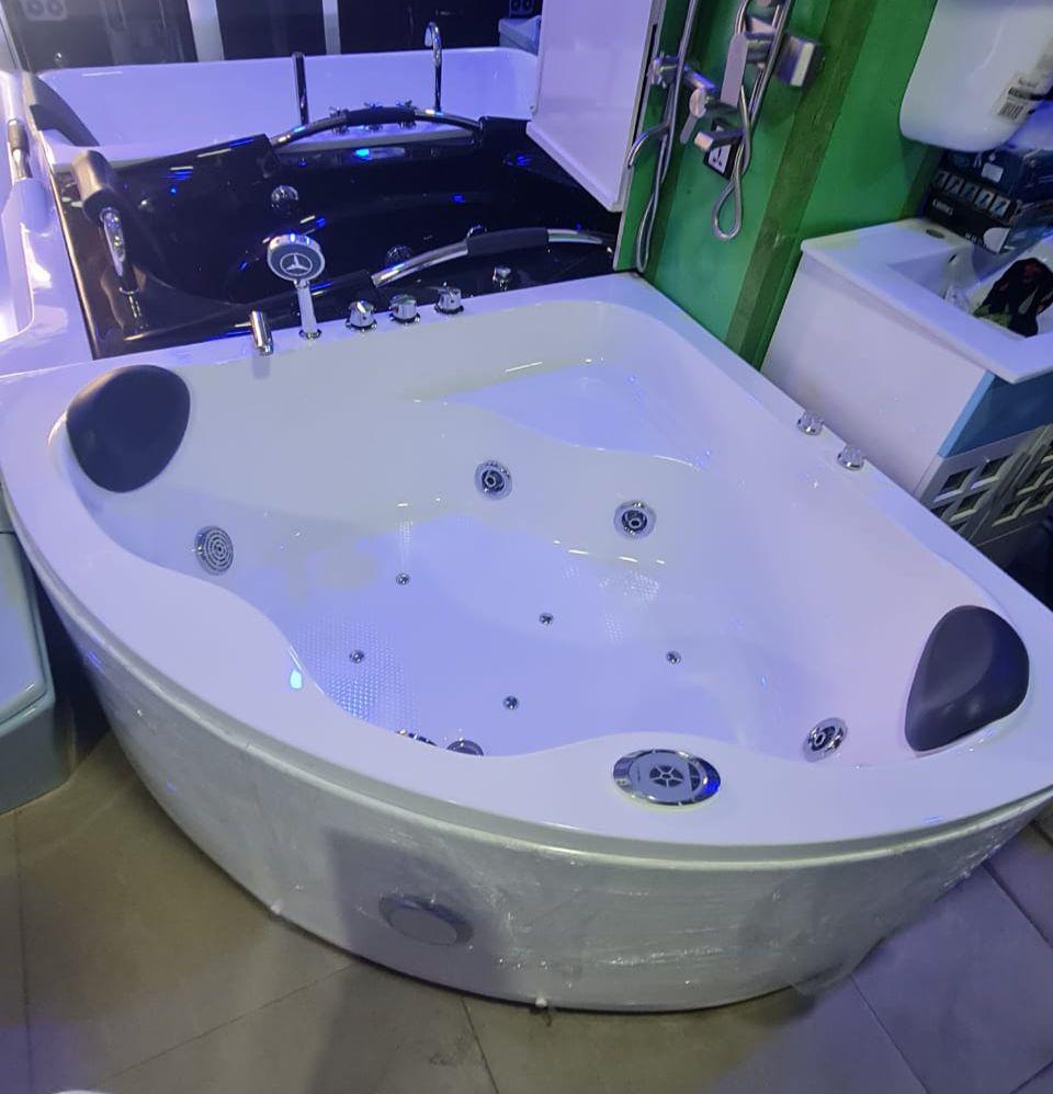4 Handle Curve Jacuzzi P20,