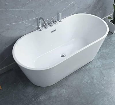 White Curves in Luxury Bath tub