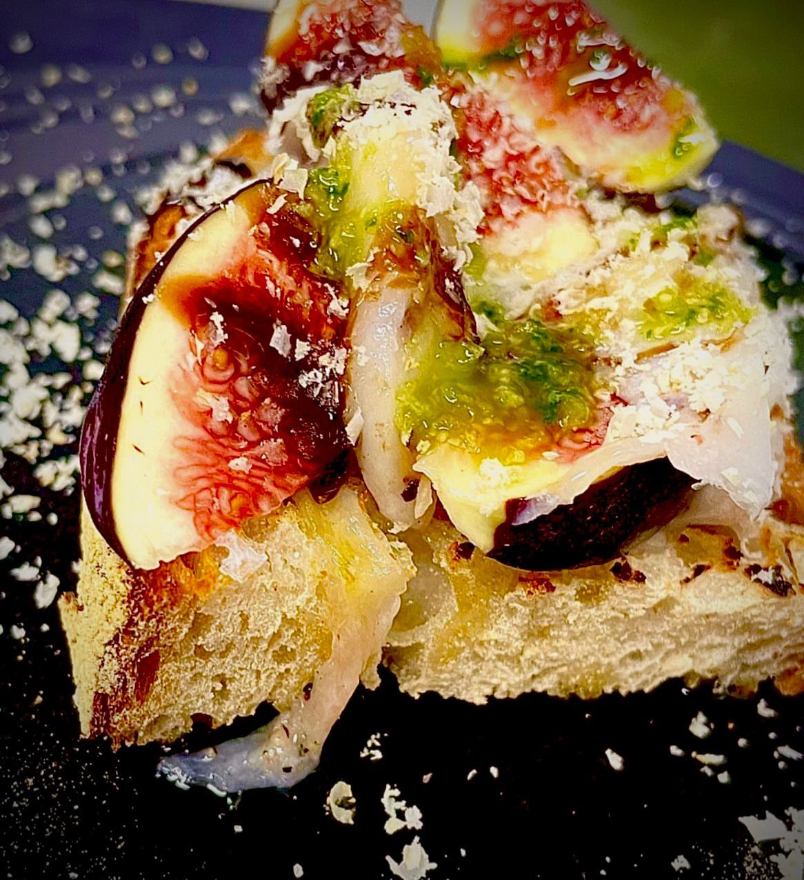 BRUSCHETTA FIGHI E PROSCIUTTO CRUDO