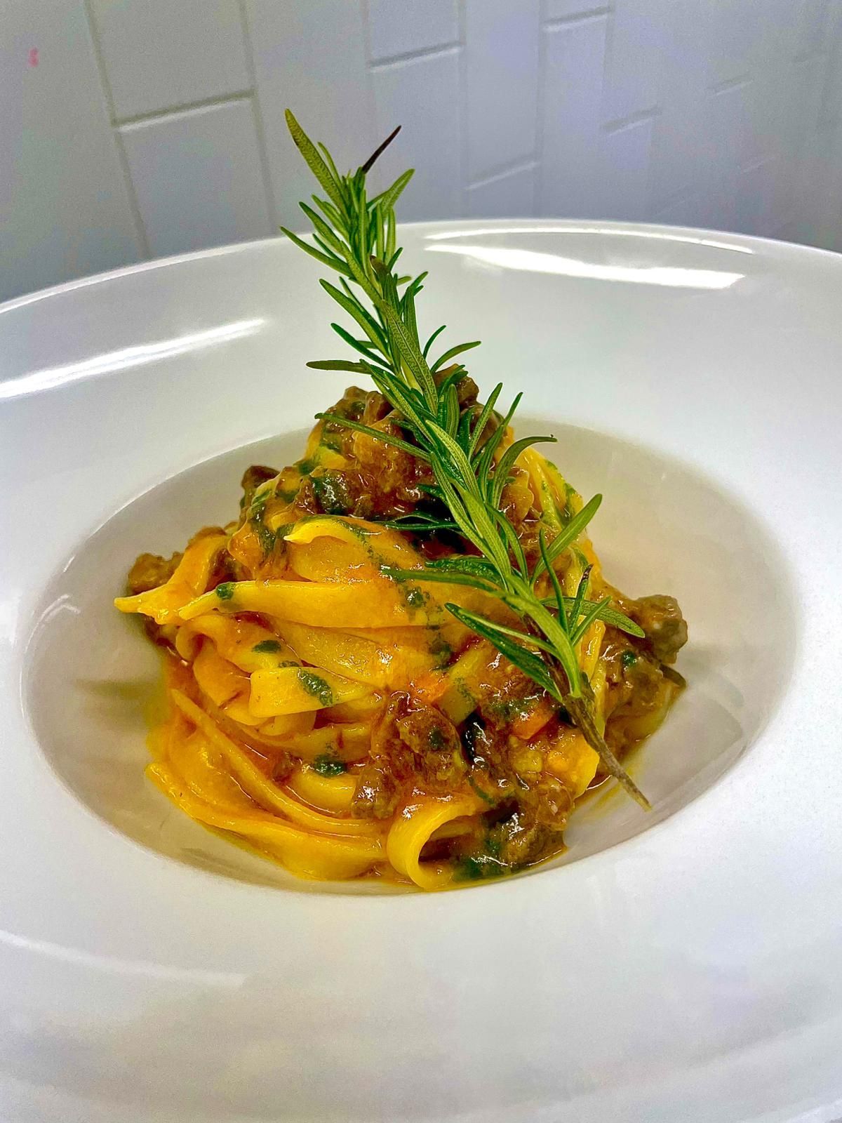 TAGLIATELLE AL RAGU DI SCOTTONA