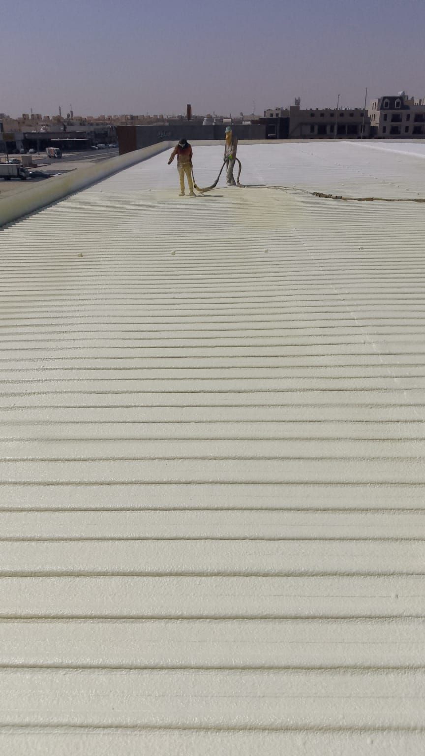 تطبيق عزل(الفوم) على السطح مع شركة ايقونة العزل