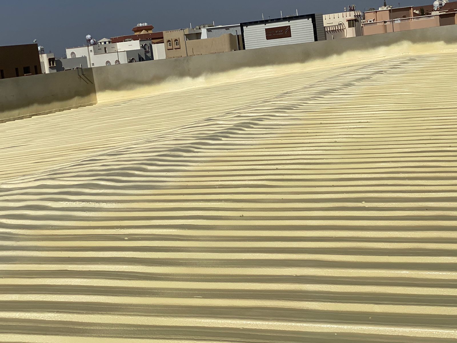 عزل المظلات والأسطح المعدنية (الشينكو) بالفوم