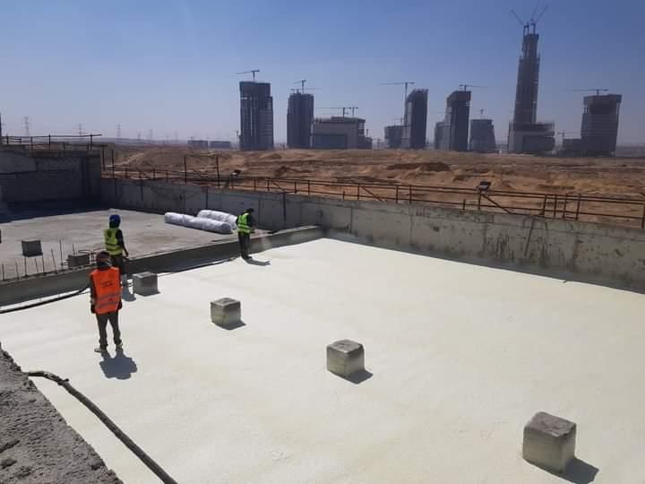 خدمات عزل الأسطح بالفوم للمشاريع الخرسانية والمعدنية