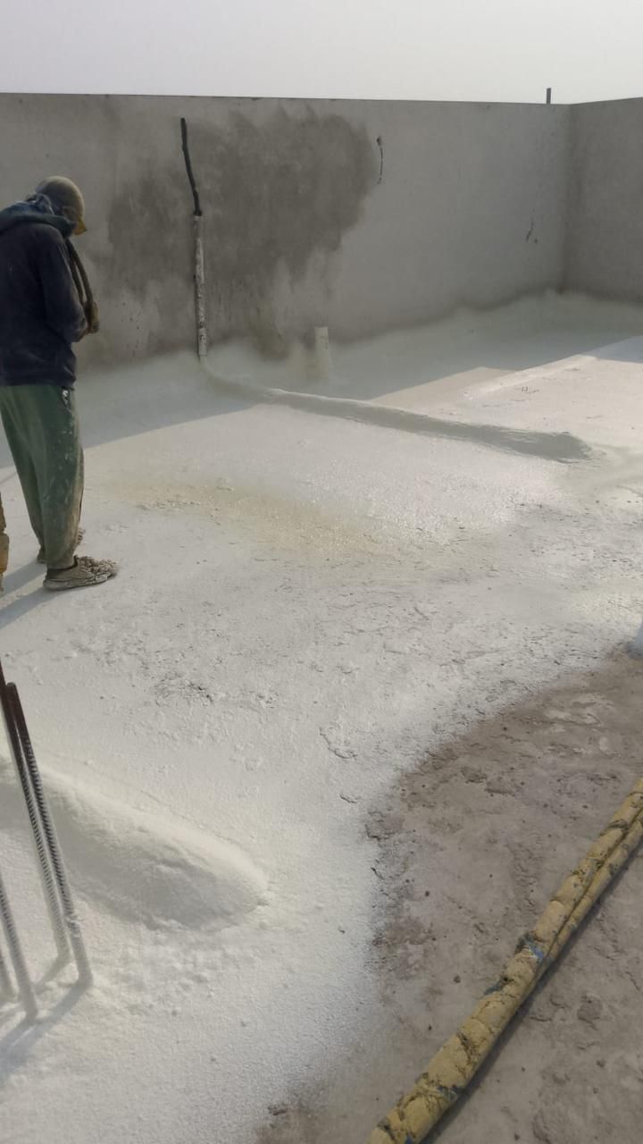 عزل الأسطح الخرسانية والبلاط: حلول العزل الحراري والمائي بالفوم