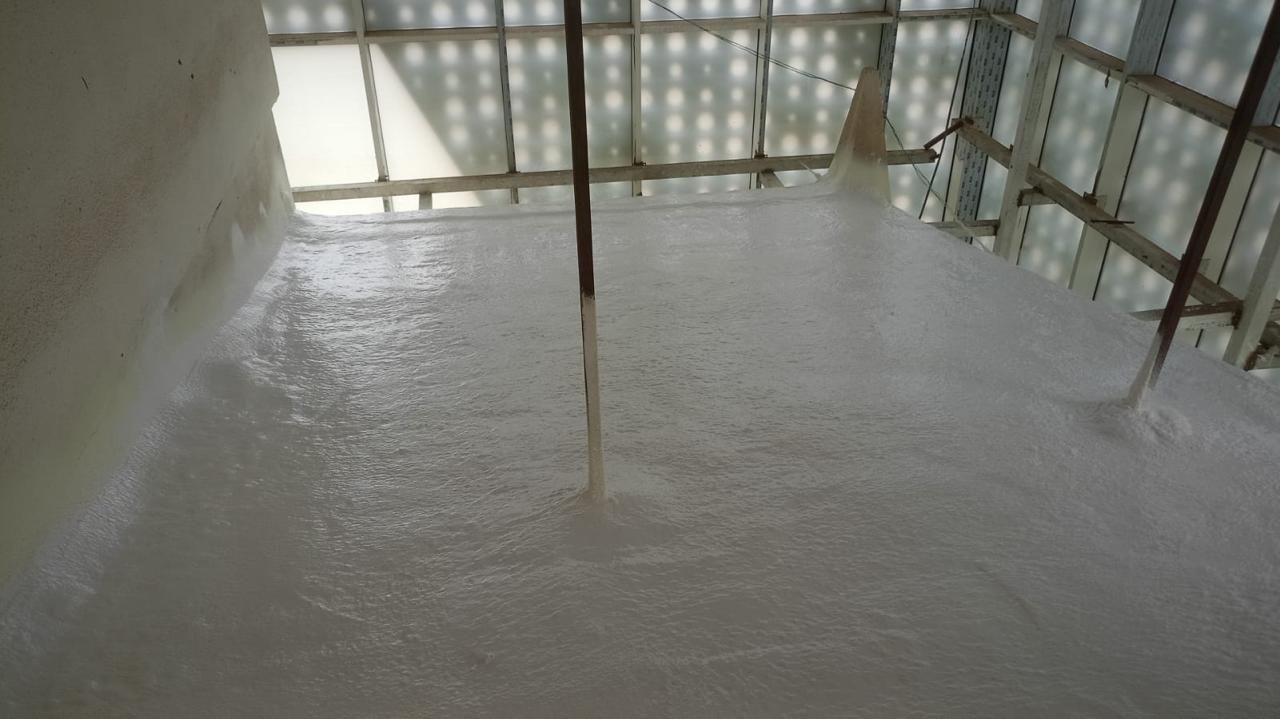 عزل (الفوم) لعزل الأسطح والجدران والأرضيات حراريًا ومائيًا