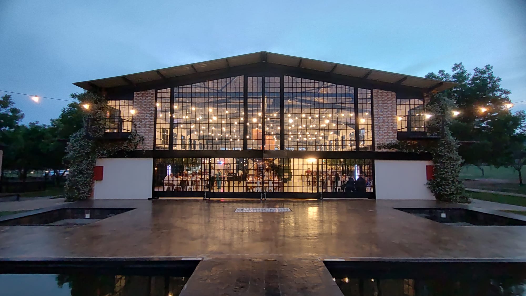 WEDDING TIME AT THE NUT FARM!