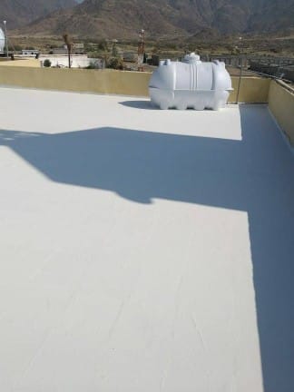 العزل المائي للأسطح المبلطة والصبة – الدليل الأقوى لحماية منزلك من التسربات والرطوبة