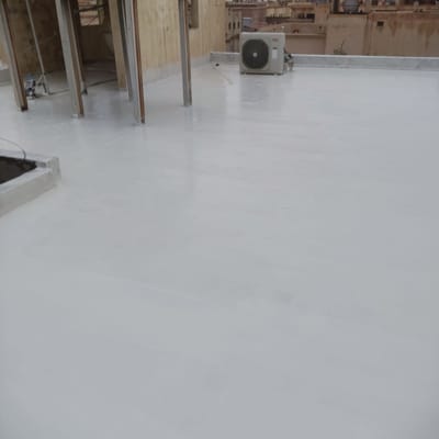 عزل مائي وحراري للأسطح المبلطة بدون تكسير – الحل النهائي لمشاكل التسرب والحرارة