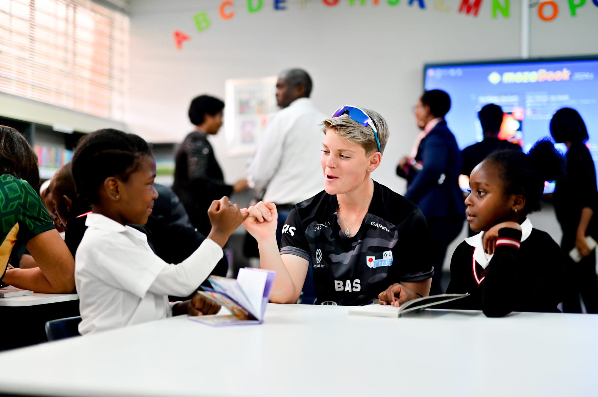 RENAULT LIBRARY HAND OVER