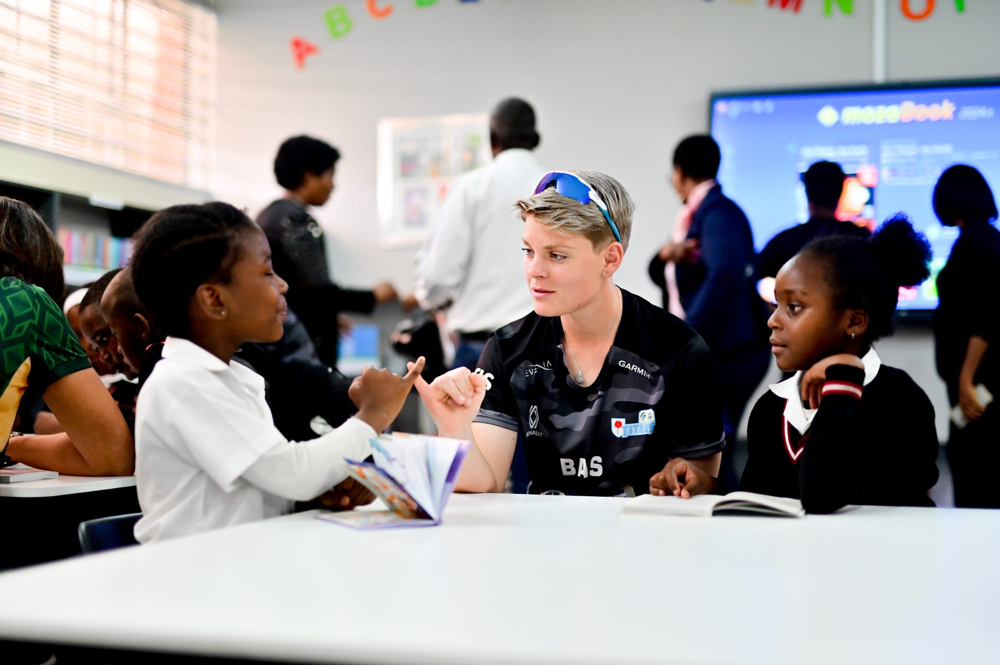 RENAULT LIBRARY HAND OVER