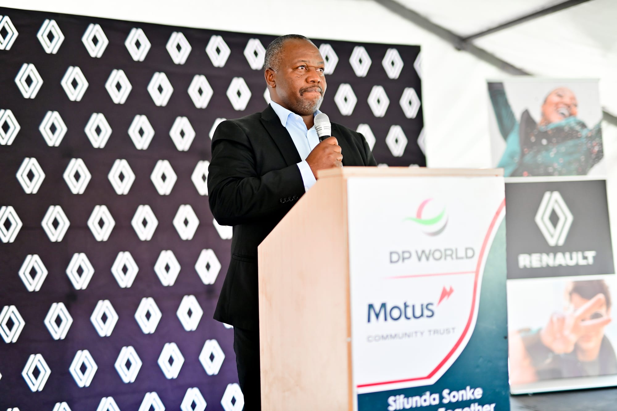 RENAULT LIBRARY HAND OVER