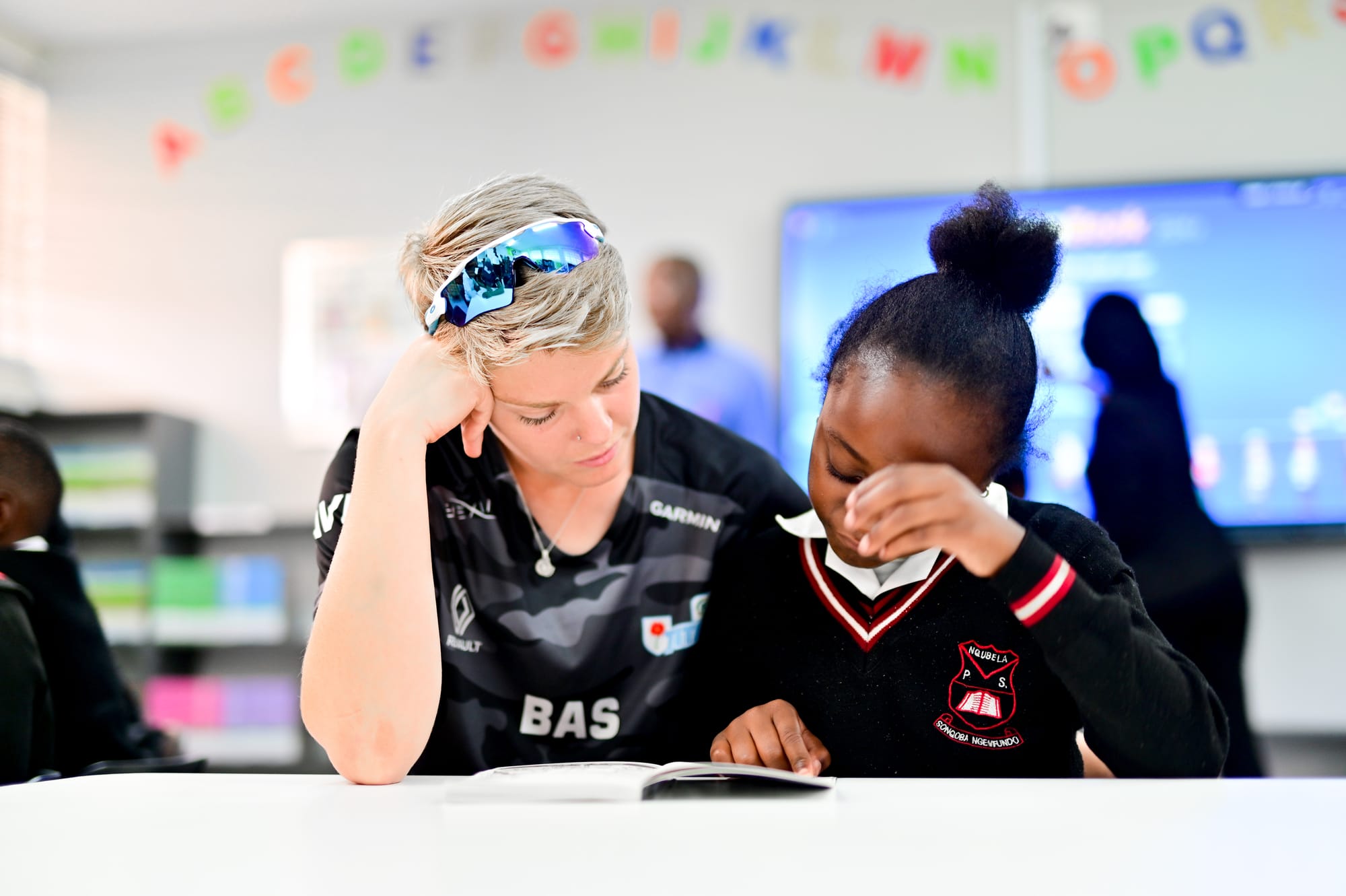 RENAULT LIBRARY HAND OVER