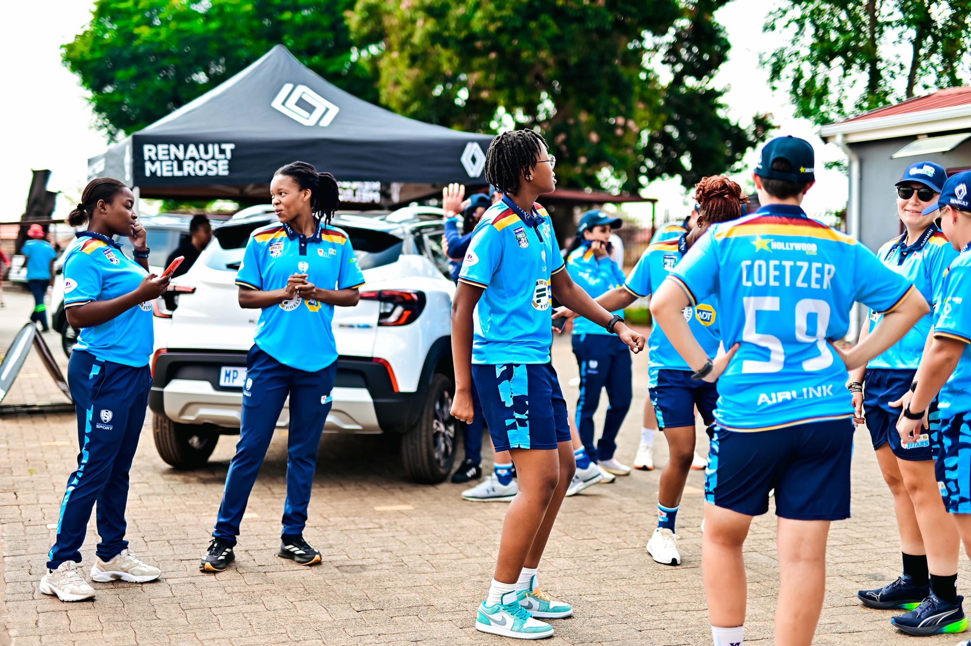 RENAULT LIBRARY HAND OVER