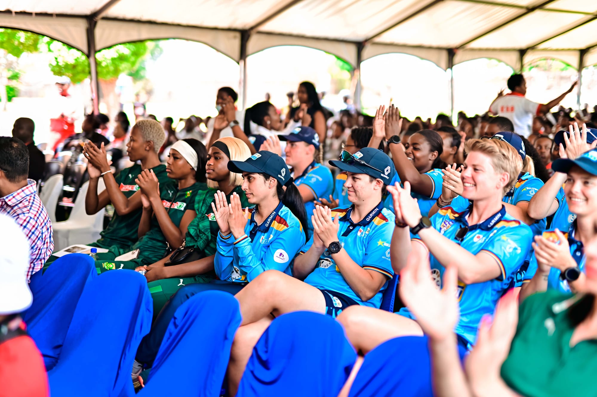 RENAULT LIBRARY HAND OVER